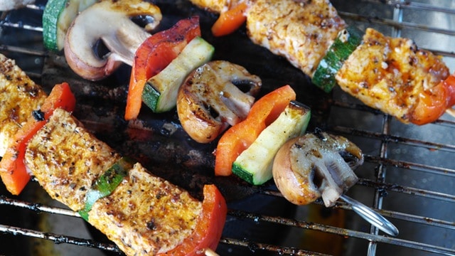 meat-vegetables-gemuesepiess-mushrooms-111131